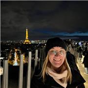 Titulaire d'un master communication, cherche à donner des cours